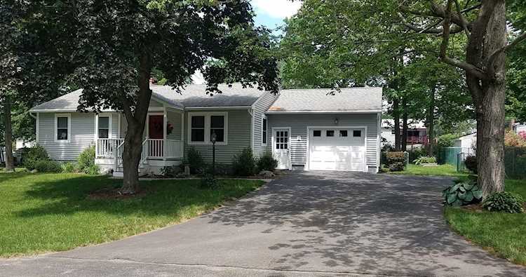 3 Rochester Ave Rochester, NH 03867