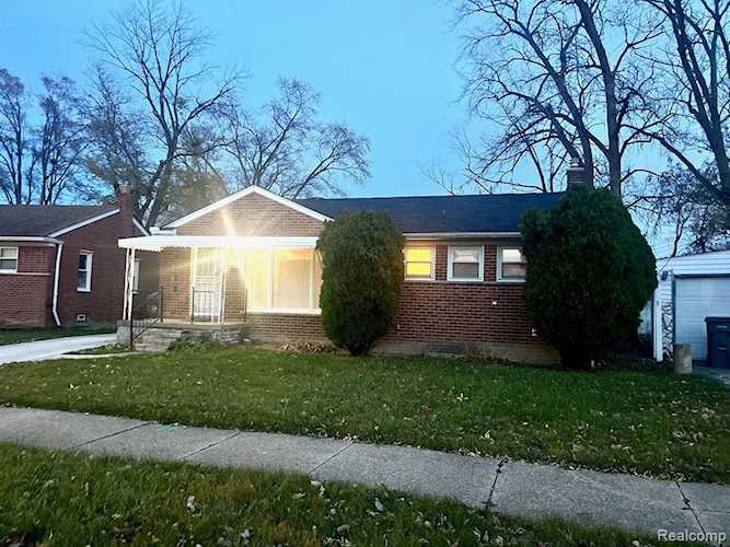 1665 Wellesley St Inkster, MI 48141