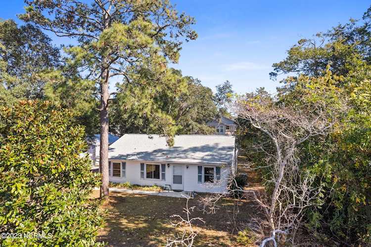 130 NE 20th St Oak Island, NC 28465