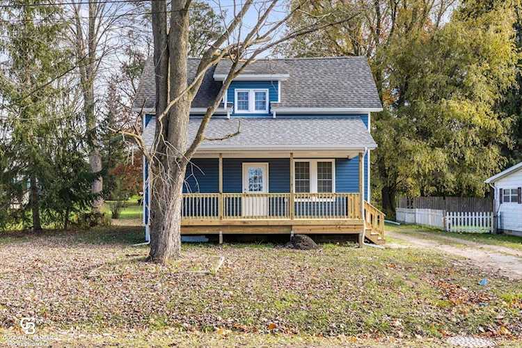 10 Clarence St St Yale, MI 48097
