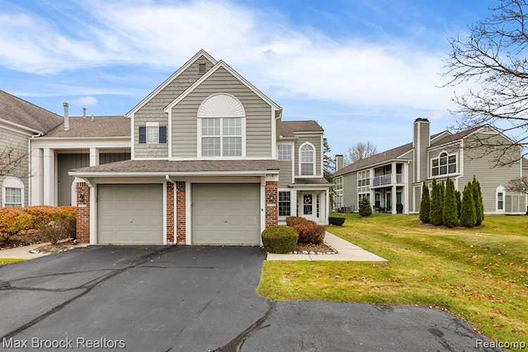 2080 Eagle Pointe Bloomfield Twp, MI 48304 | MLS 20230098163 Photo 1