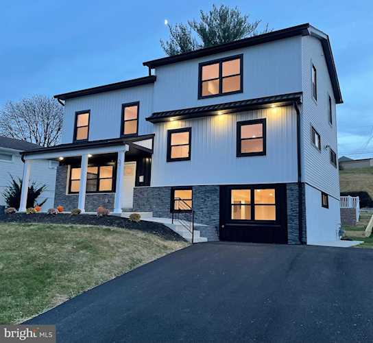21 Dorset Dr Broomall, PA 19008