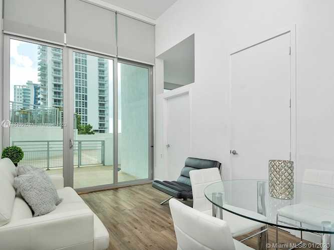 2200 NE 4th Ave #406 Miami, FL 33137