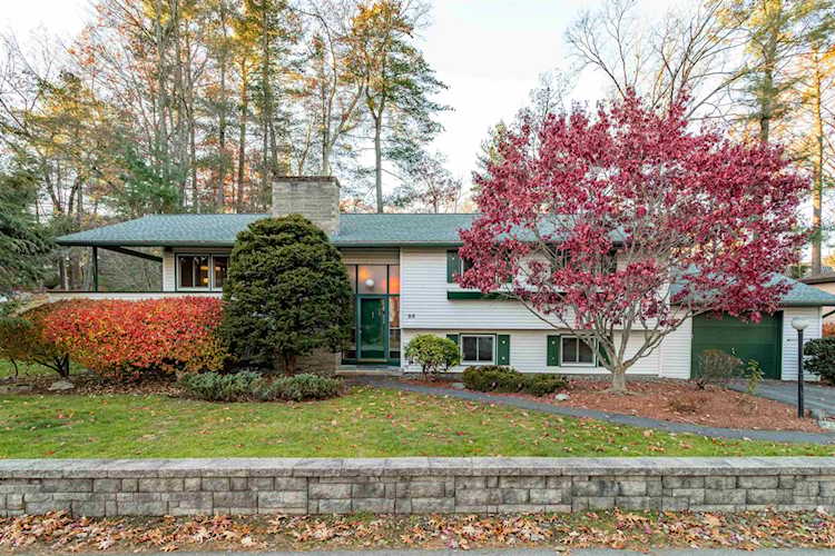 25 Glen Dr Nashua, NH 03062