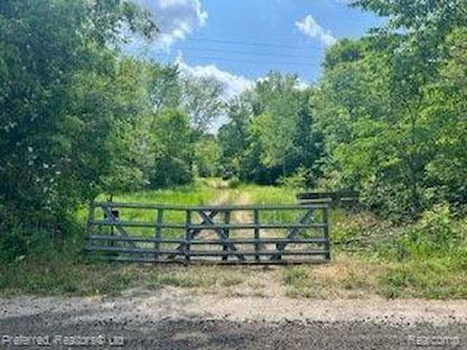 0000 Stonegate Dr Salem Twp, MI 48167