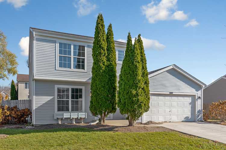 2102 Aberdeen Dr Carpentersville, IL 60110