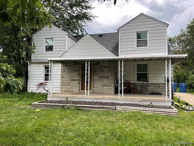 22600 Oaklane St Warren, MI 48089