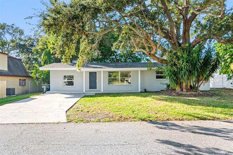 134 Tropic Blvd W Largo, FL 33770
