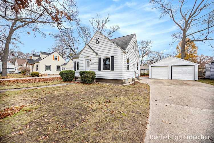 3532 Mccracken St Norton Shores, MI 49441