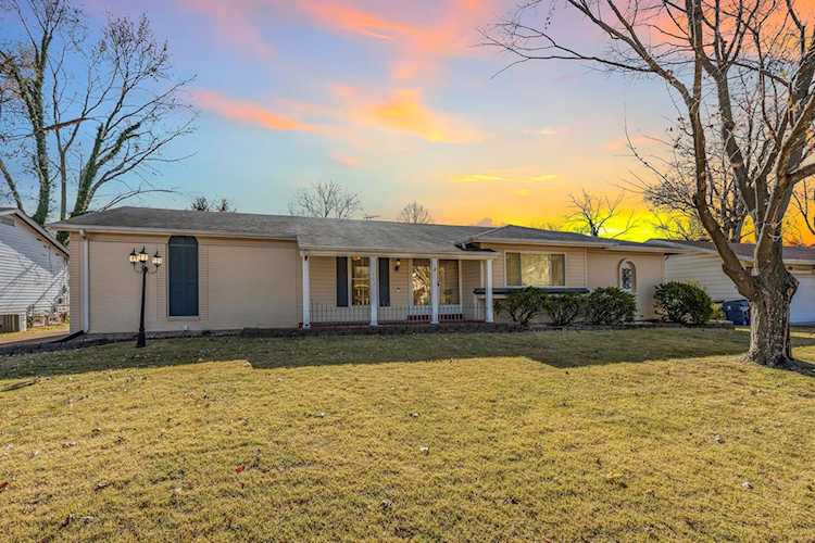 2062 Shoreham Dr Florissant, MO 63033