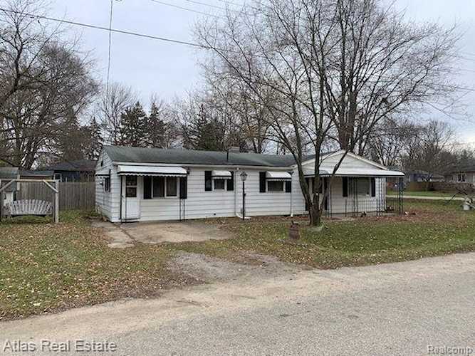 3399 Bilsky St Burton, MI 48519