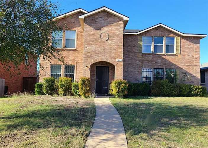 1313 Gentle Rain Drive Lancaster, TX 75134