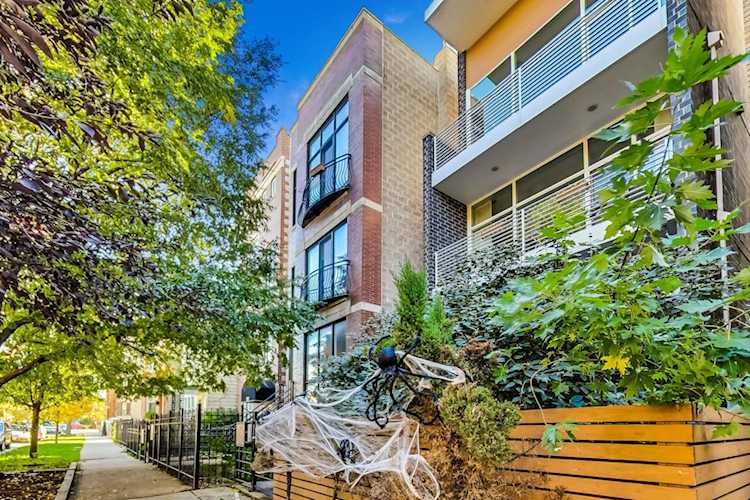 PHOTOS & DETAILS: 2431 W Walton St #3, Chicago, IL 60622 For Sale - MLS #11934131 - Photos, Virtual Tour, School Info - Real Estate Listing Info Photo 1