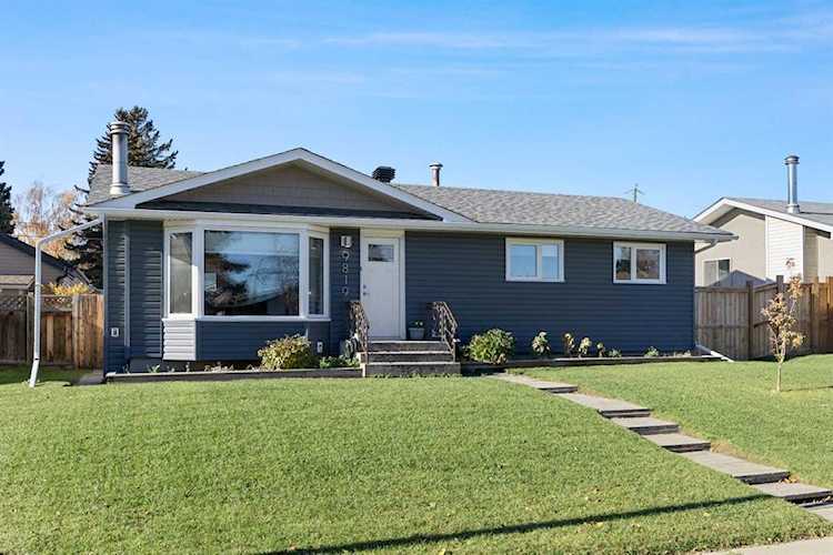 9819 Auburn Rd SE Calgary, AB T2J 1C9