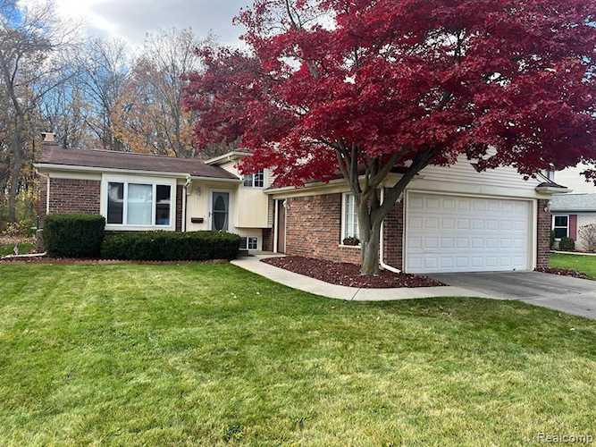 20260 Foxboro St Riverview, MI 48193 | MLS 20230096732 Photo 1