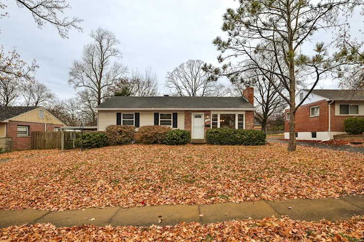 719 Huntwood Ln Kirkwood, MO 63122