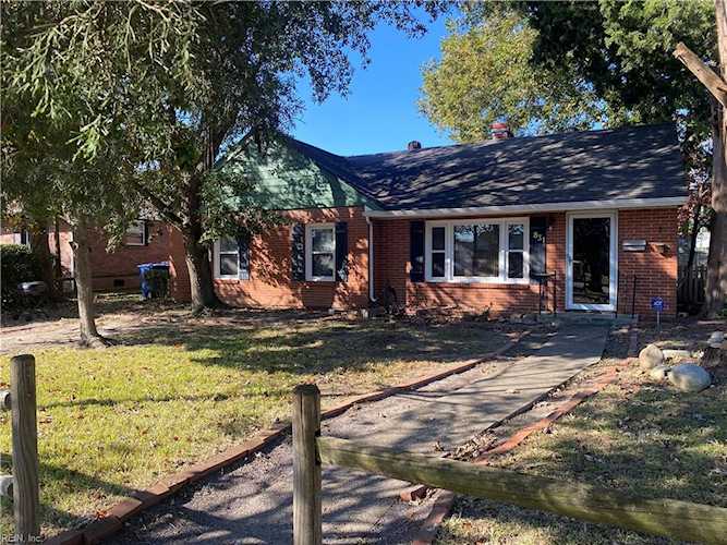 831 13th St Newport News, VA 23607