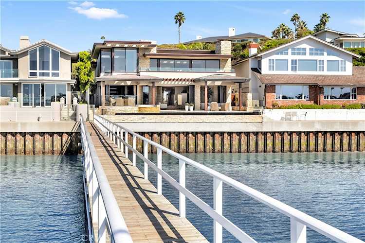 2033 Bayside Dr Corona Del Mar, CA 92625