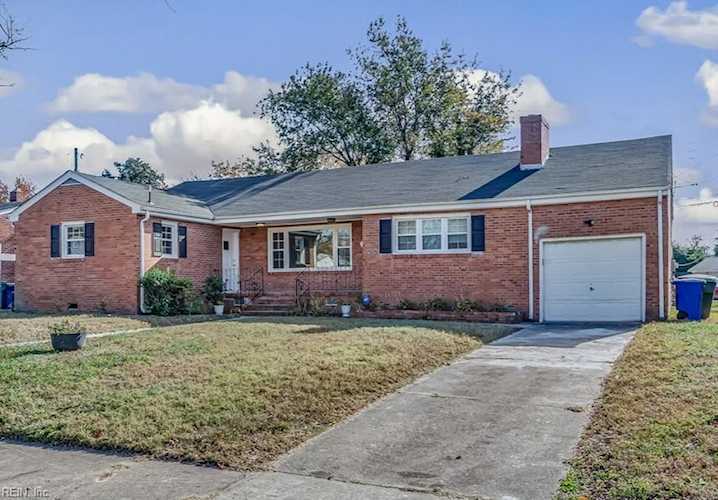 836 12th St Newport News, VA 23607