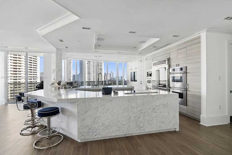 4100 Island Blvd #1102 Aventura, FL 33160