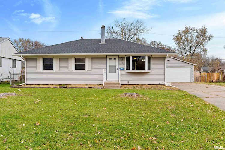 2607 Cypress Dr Bettendorf, IA 52722