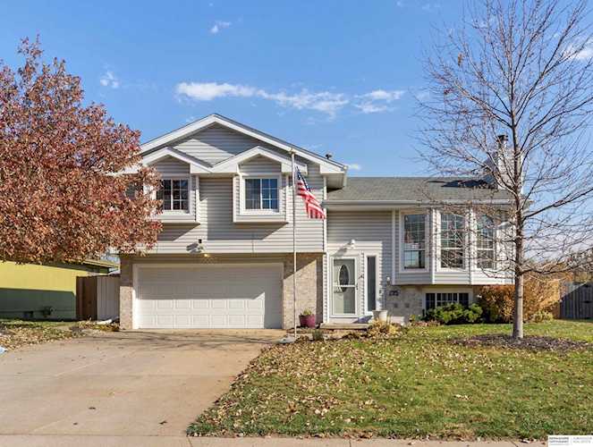10003 S 9th Circle Bellevue, NE 68123
