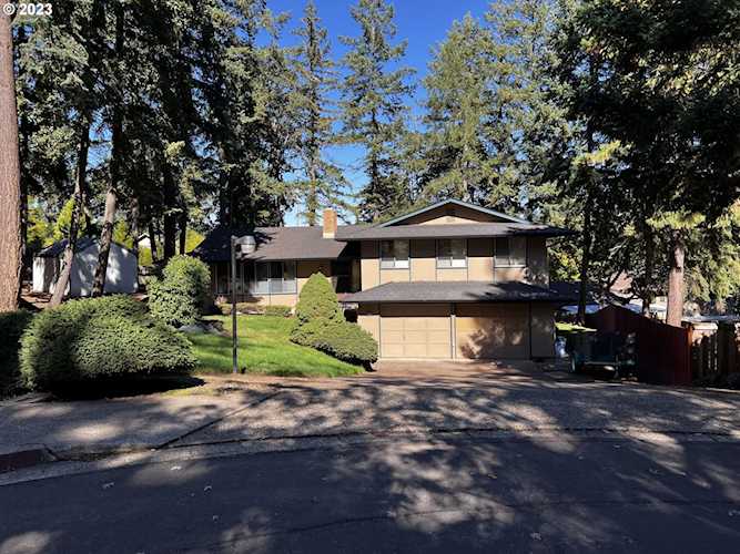 2814 Miramonti DR Eugene, OR 97405
