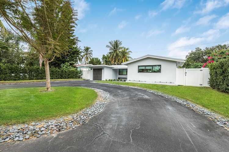 1881 NE 27th St Lighthouse Point, FL 33064