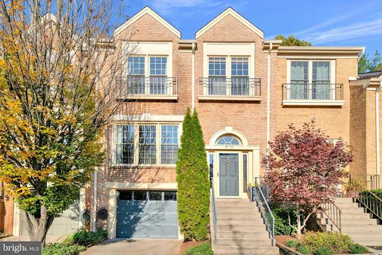 2118 Kings Garden Way Falls Church, VA 22043