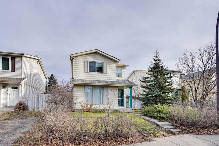 40 Appletree Way SE Calgary, AB T2A 7J7