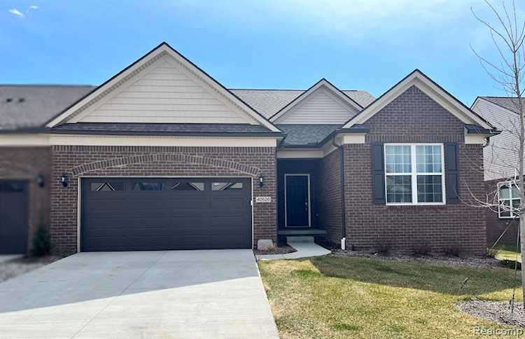 55550 Oak Pointe Dr Utica, MI 48315