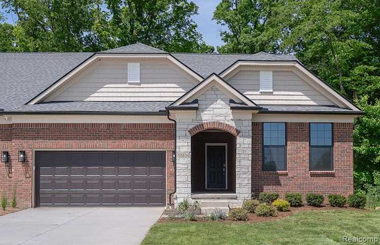 55566 Oak Pointe Dr Utica, MI 48315