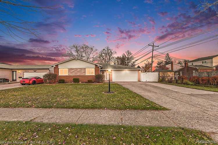39632 Karola Dr Sterling Heights, MI 48313