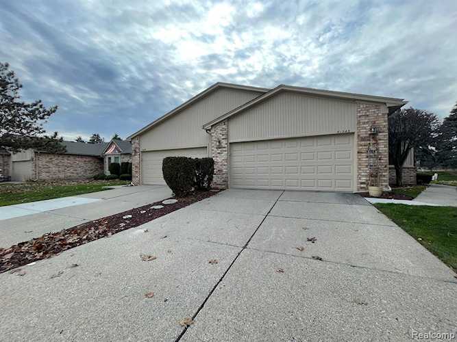 41345 Carmelo Dr Clinton Township, MI 48038