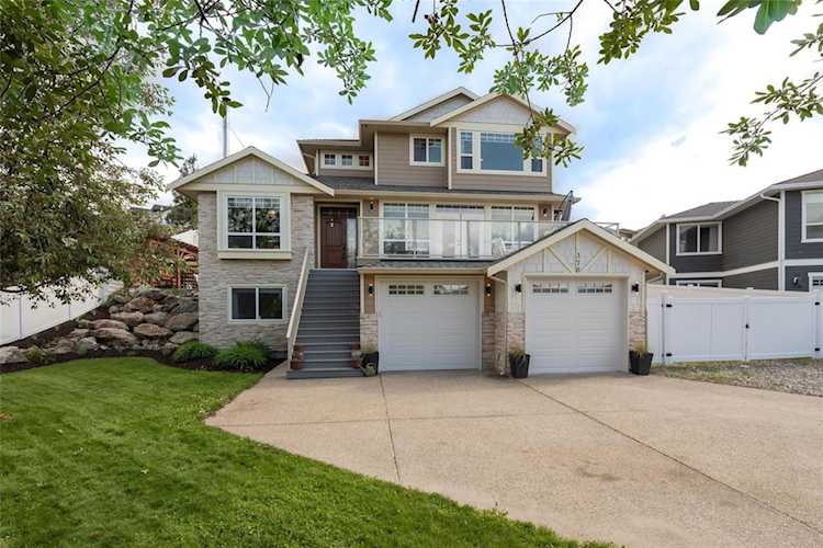 378 Trumpeter Court Kelowna, BC V1W5J4