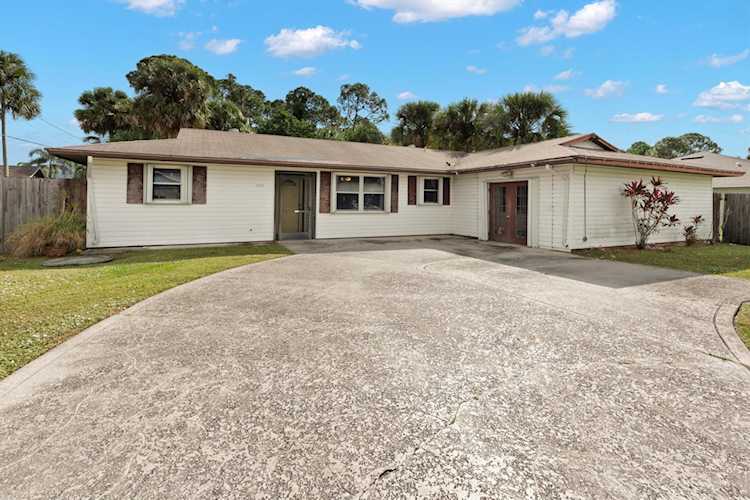 2913 SW Bridge Street Port St Lucie, FL 34953