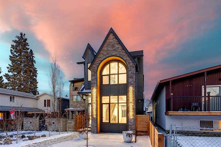 2622 25A St SW Calgary, AB T3E 1Z4
