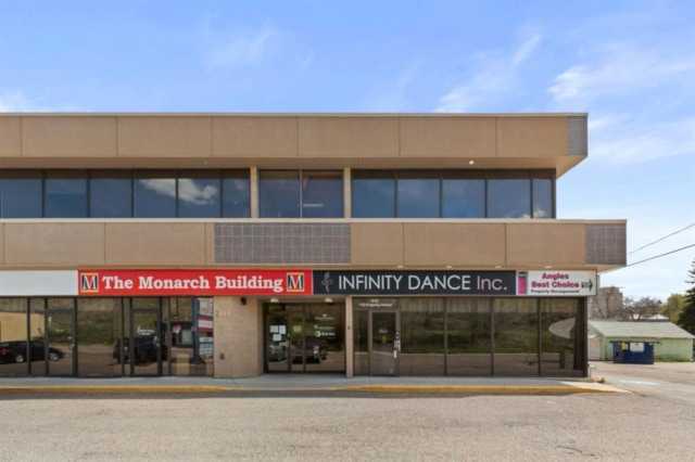1111 Kingsway Ave SE Medicine Hat, AB T1A 2