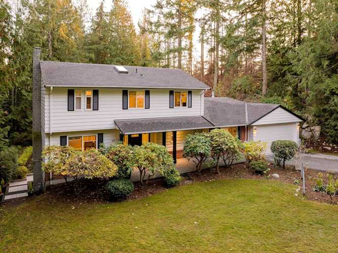 4613 Woodburn Road West Vancouver, BC V7S 2W5