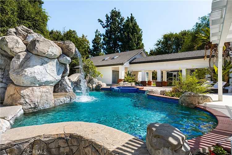 4501 E Cerro Vista Dr Anaheim Hills, CA 92807