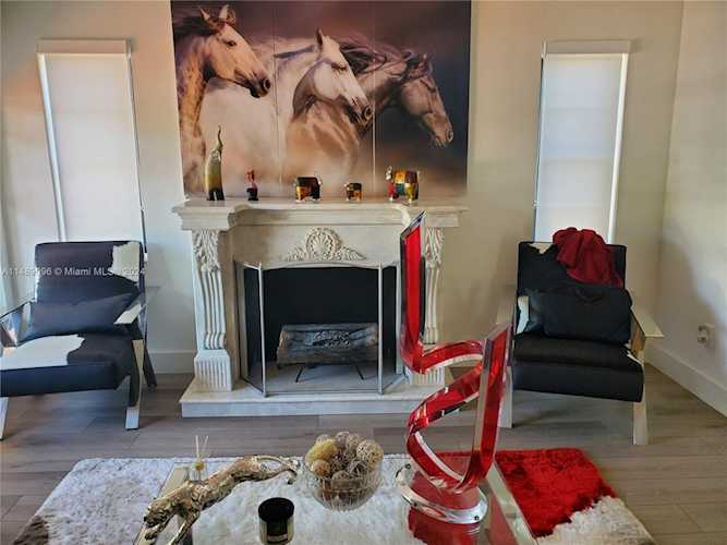1786 71st St Miami Beach, FL 33141