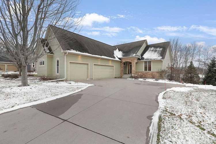 46 Osprey Court North Oaks, MN 55127