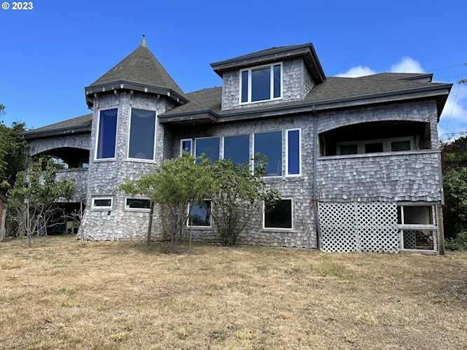 237 Ninth ST Port Orford, OR 97465