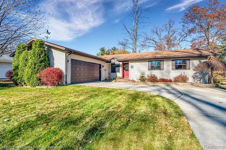 2780 Grace Rd Fort Gratiot, MI 48059