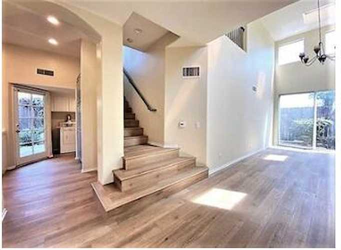 2462 De La Vina #B Santa Barbara, CA 93101