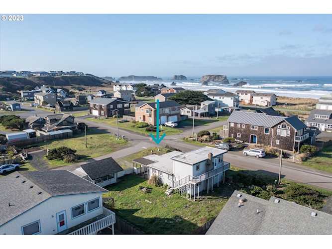 375 Jetty RD Bandon, OR 97411