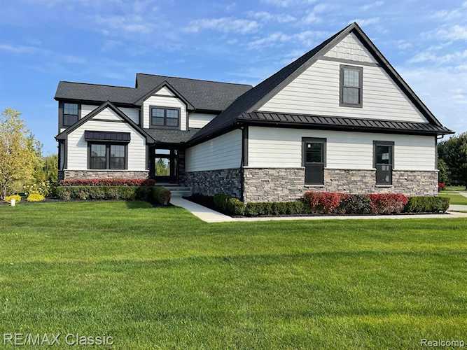 14270 Wright Dr Fenton Twp, MI 48451