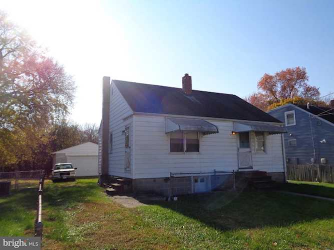 809 Woodlynn Rd Essex, MD 21221