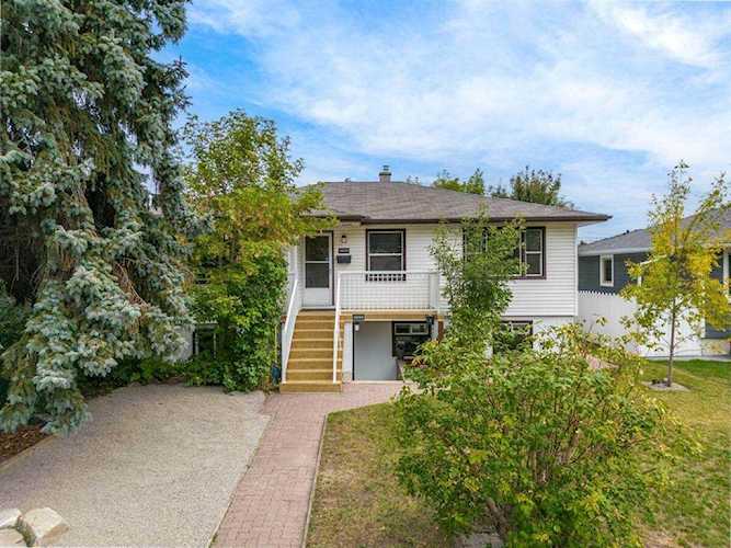 1010 Regal Crescent NE Calgary, AB T2E 5H1