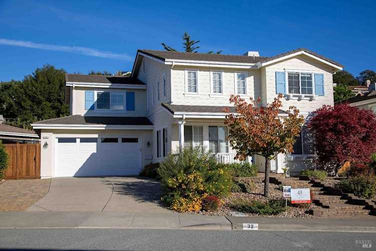 32 Dorothy Way Novato, CA 94945